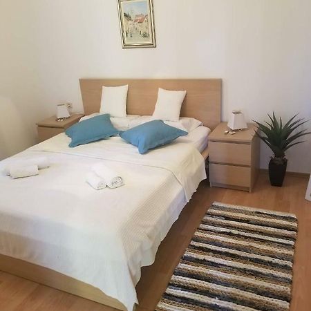 Apartment Diana - Great Location, Cosy 2 Bedroom, 2 Bathroom Apt Kukljica Bagian luar foto