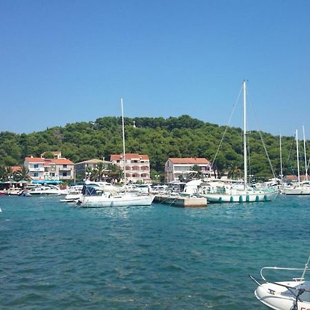 Apartment Diana - Great Location, Cosy 2 Bedroom, 2 Bathroom Apt Kukljica Bagian luar foto