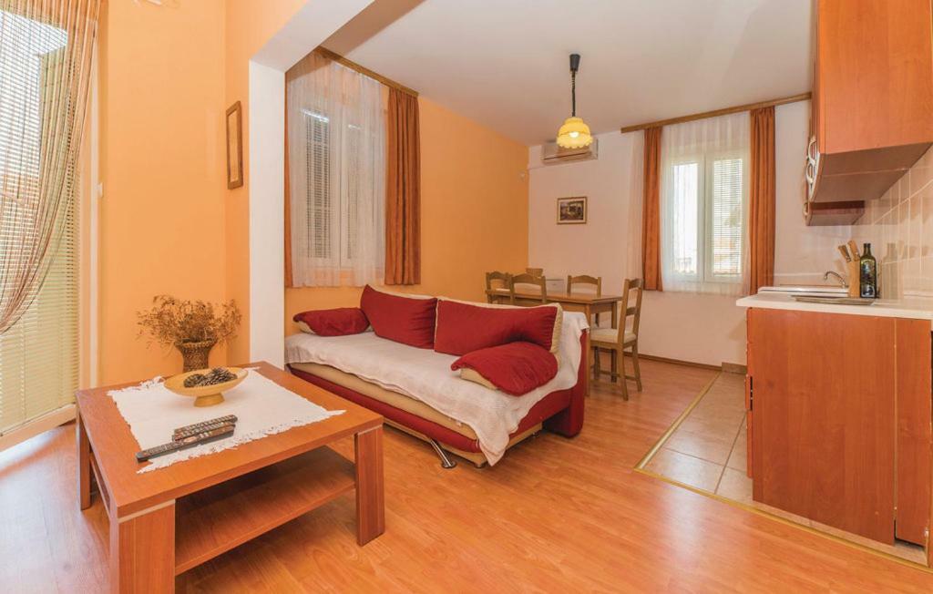 Apartment Diana - Great Location, Cosy 2 Bedroom, 2 Bathroom Apt Kukljica Bagian luar foto