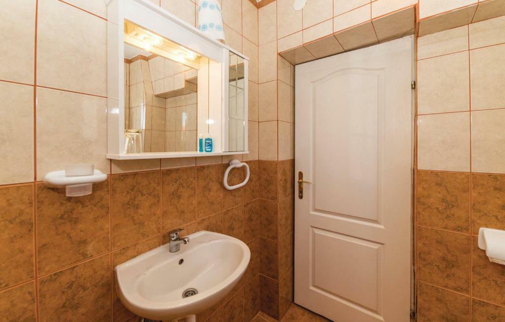 Apartment Diana - Great Location, Cosy 2 Bedroom, 2 Bathroom Apt Kukljica Bagian luar foto