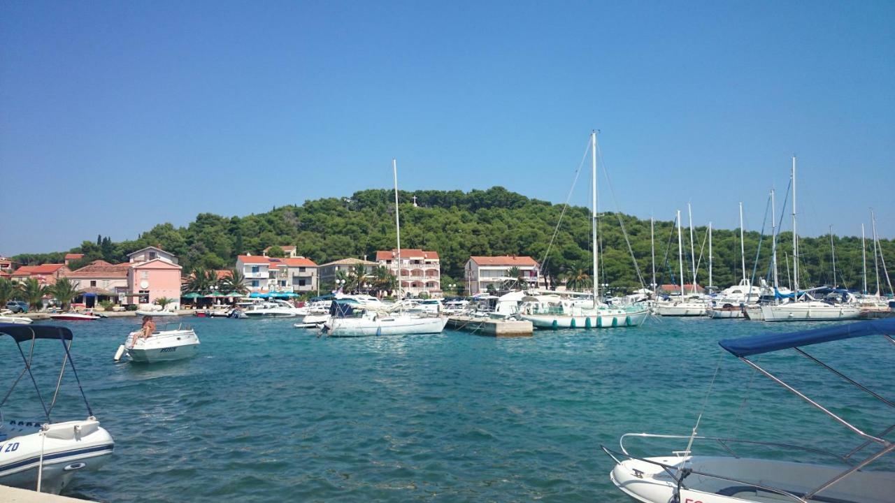 Apartment Diana - Great Location, Cosy 2 Bedroom, 2 Bathroom Apt Kukljica Bagian luar foto
